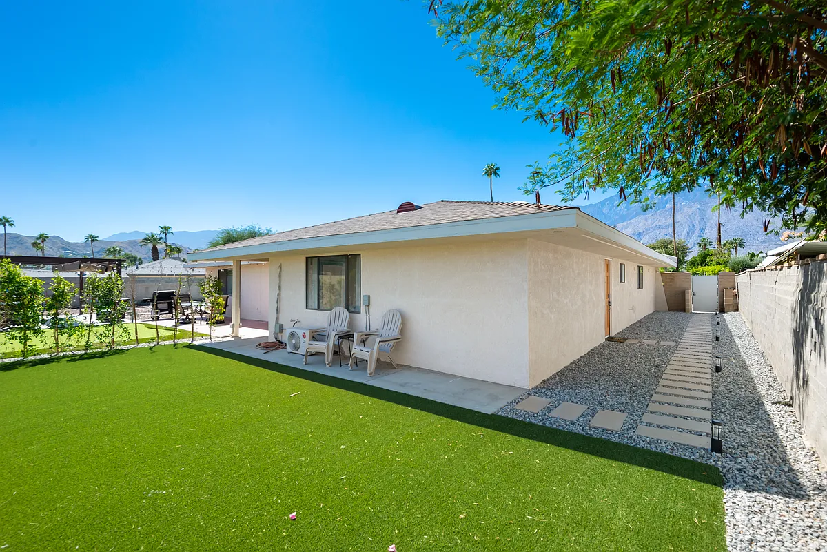 Building Photo - 628 S Mountain View Dr #B