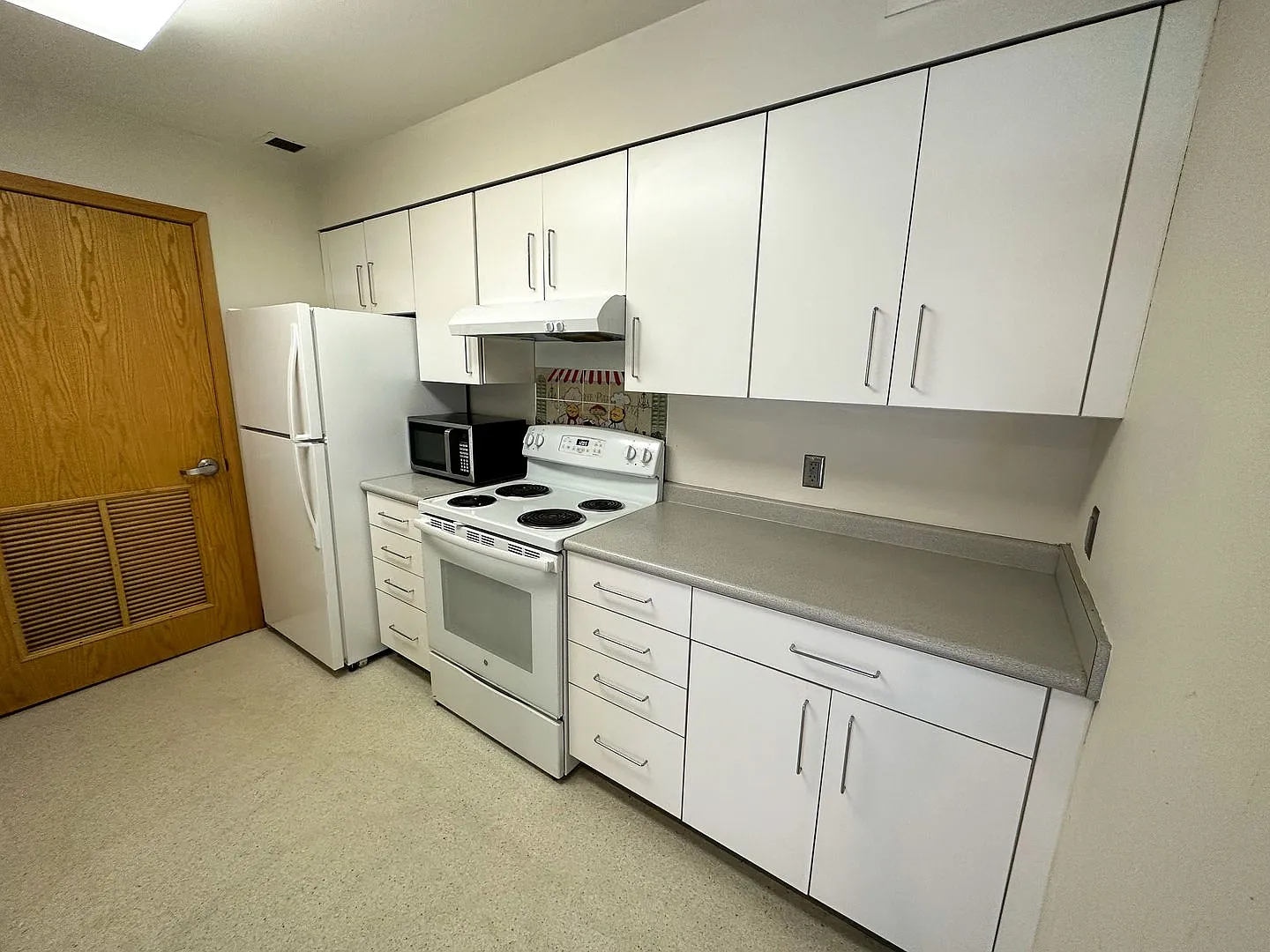 244 Hyland — Photo 3