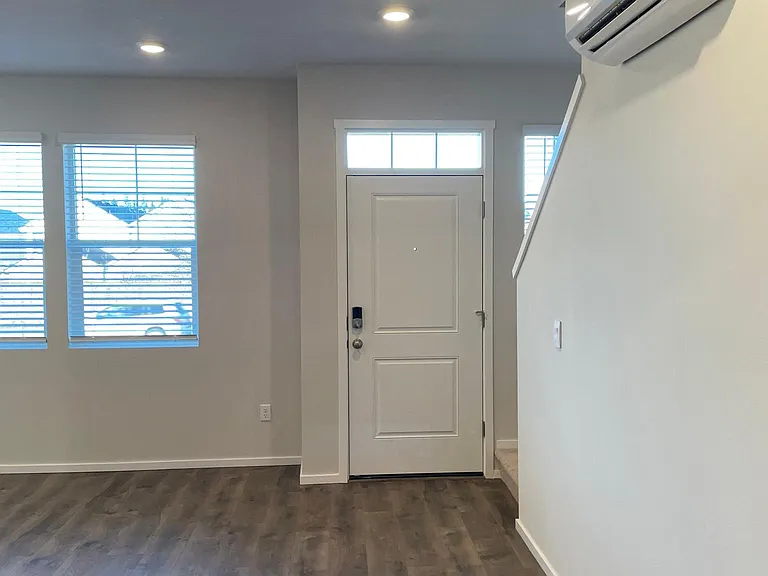 11609 NE 28th St — Photo 7