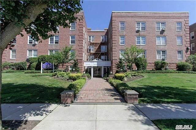 1st image of 194 Smith St APT 1J