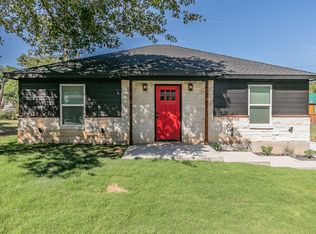 105 Red Oak St, Alvarado, TX 76009