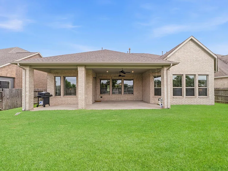 21723 Albertine Dr — Photo 36