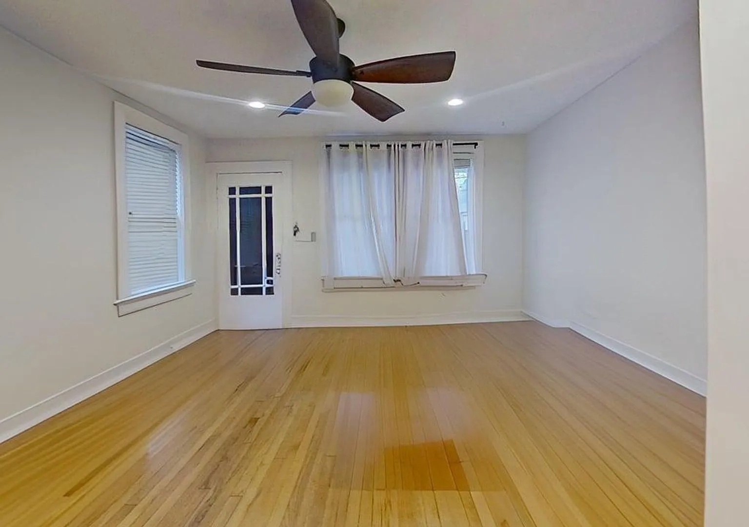 2 bedroom / 1 bath ~ Downtown Charleston — Photo 2