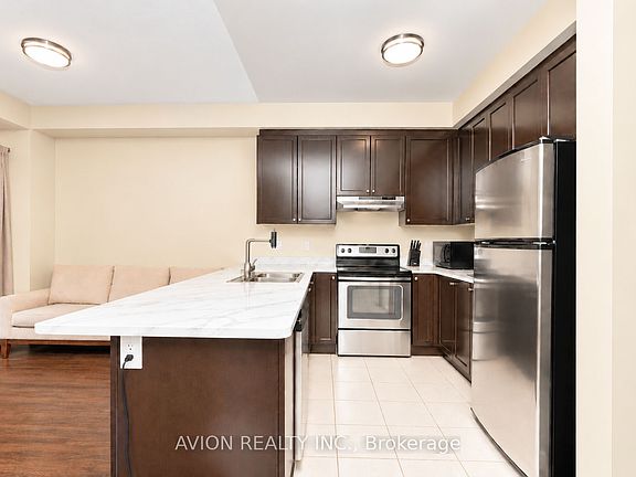 5th image of 63 Forsyth Cres N