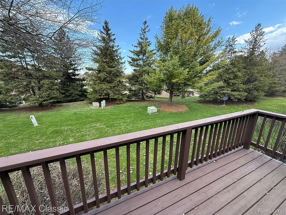1st image of 61016 Evergreen Ct