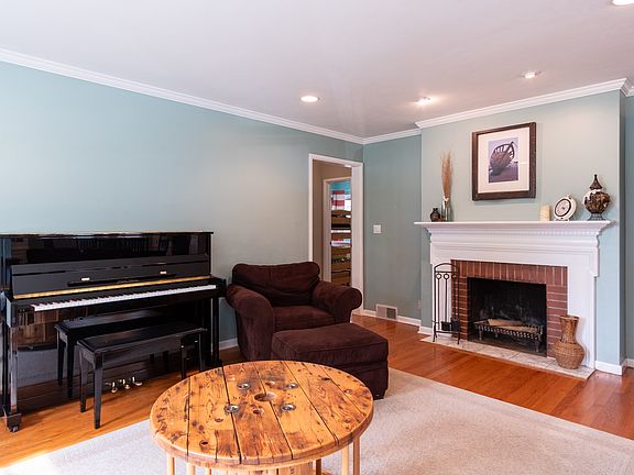 3rd image of 525 Welty Ave