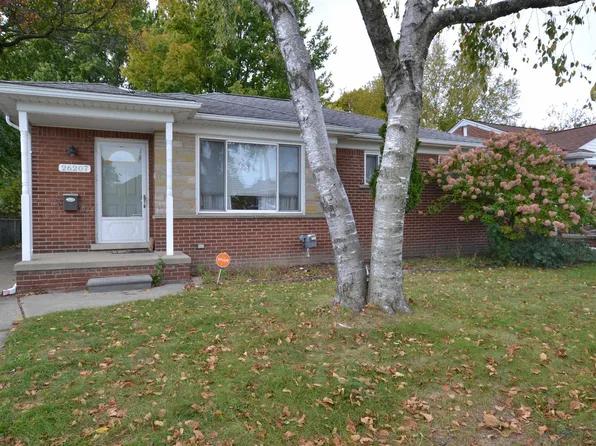 26207 Harmon St, Saint Clair Shores, MI 48081