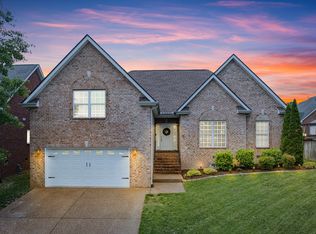 141 Fieldcrest Cir, Hendersonville, TN 37075