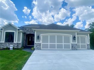 13483 Terrace Park Dr, Parkville, MO 64152