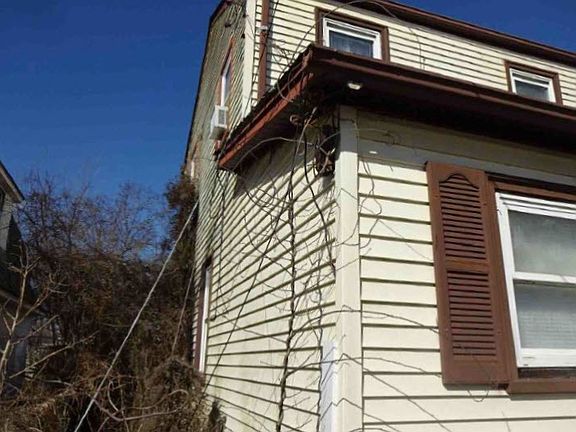 4th image of 90 Laurelton Dr