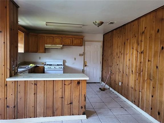3rd image of 11133 Prentiss Ave