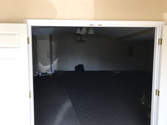 2nd image of 18046 Highway 5