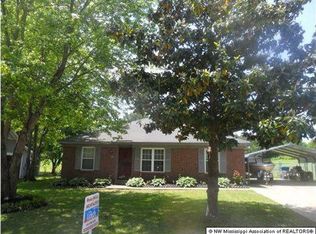 7335 Eastover Dr, Horn Lake, MS 38637