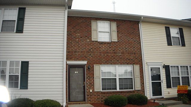 1st image of 105 Piedmont Ct