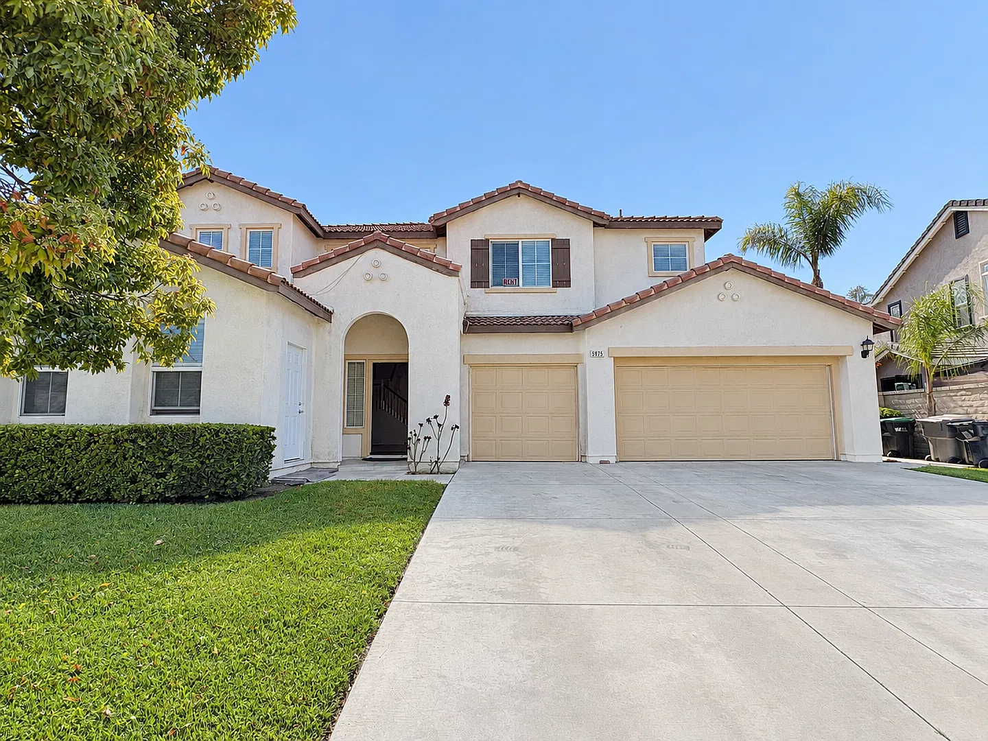 Eastvale Great Neighborhood- 4+2.5 Executive Home, Quiet Neighborhood - Available Now 3 Car Garag... — Photo 2