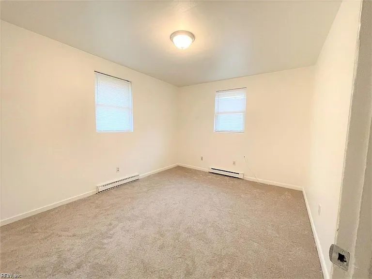 2108 Pond Ln — Photo 8