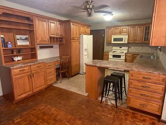 5th image of 136 Barkley Ct