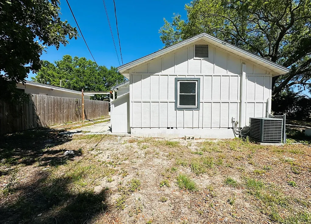 3 bed, 1490 sqft, $2,300 — Photo 4