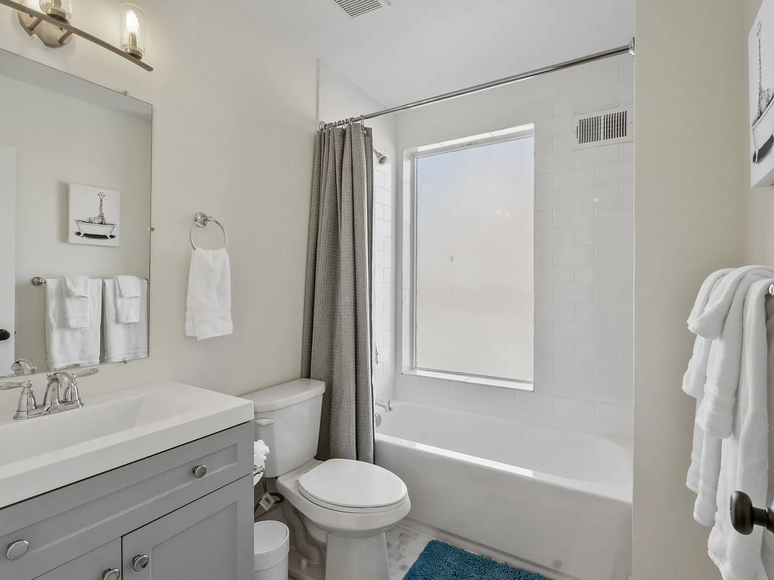 3 bed, 2300 sqft, $4,100 — Photo 2