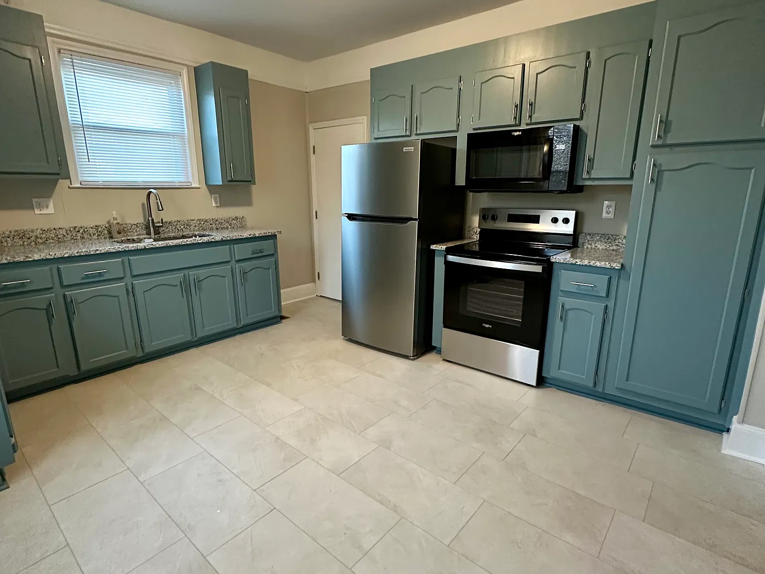 2 bed, 1100 sqft, $1,550 — Photo 2