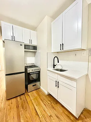 Rented by HOLTON REAL ESTATE INC. | media 13