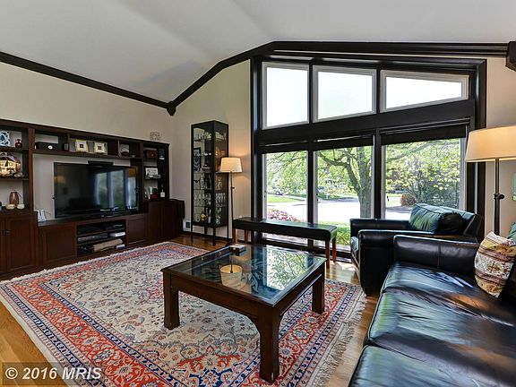3rd image of 2640 Depaul Dr