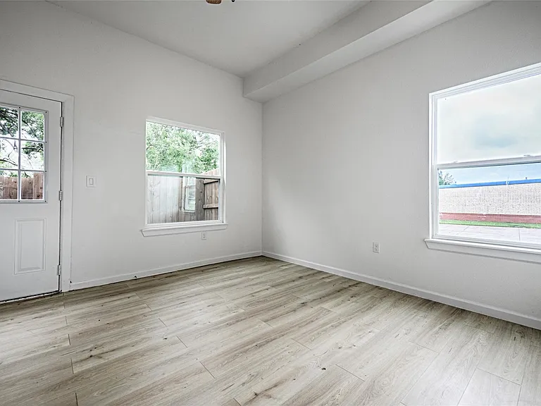 230 Heritage Ct — Photo 4