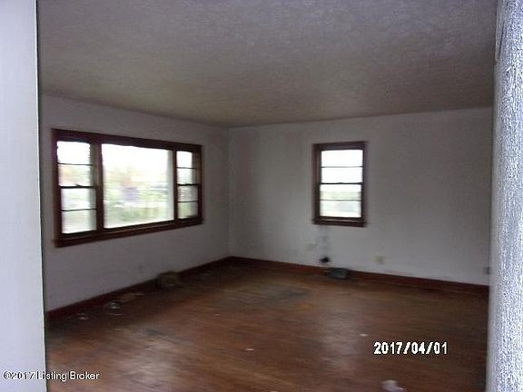 4th image of 3714 Glengyle Ave
