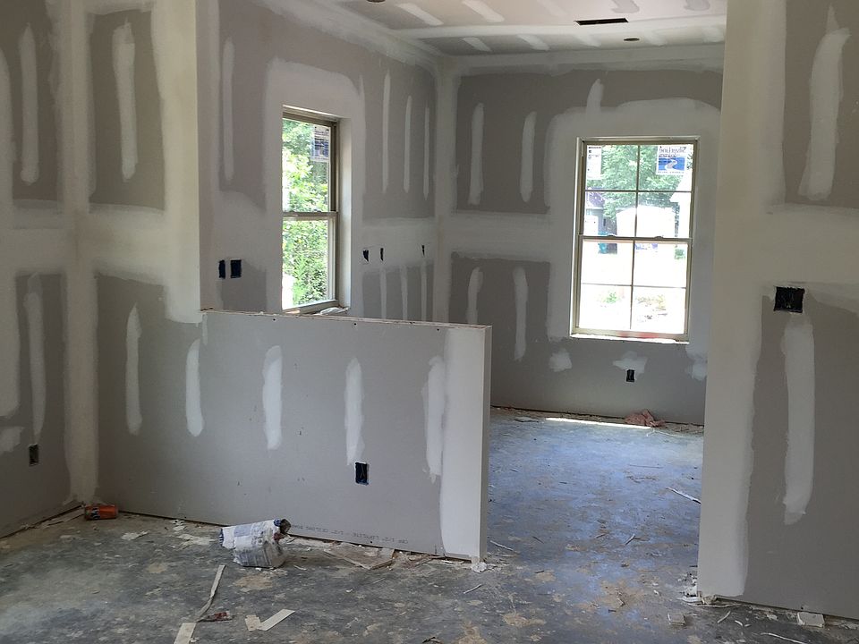 2nd image of 2416 Crane St