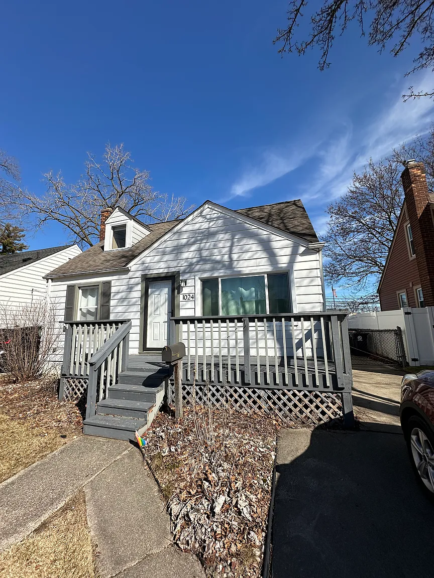 1024 N Wilson Ave photo 1