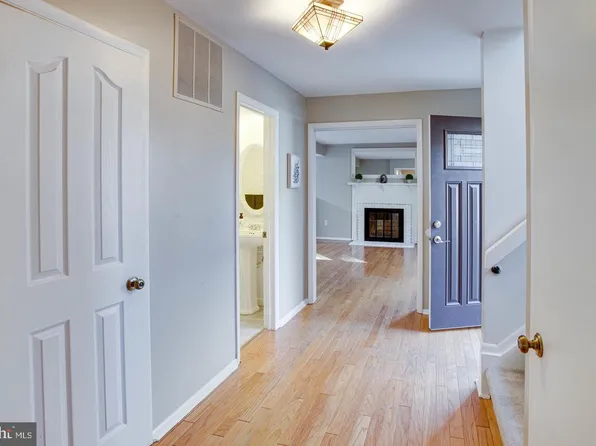 12303 Mulberry Ct, Woodbridge, VA 22192