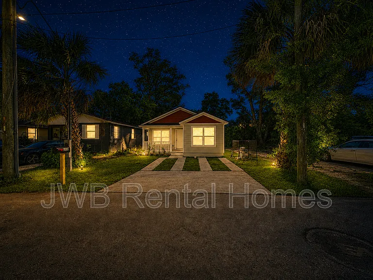 2313 Janette St — Photo 10