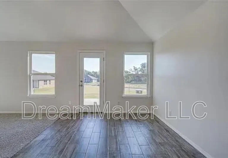 2405 S 28th Ter — Photo 10