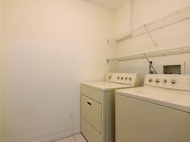 1066 Dolphin Dr — Photo 21