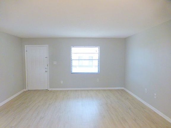 3rd image of 718 N Sinclair Ave