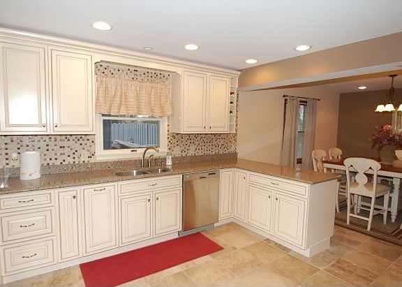 5th image of 7276 Blackstone Dr