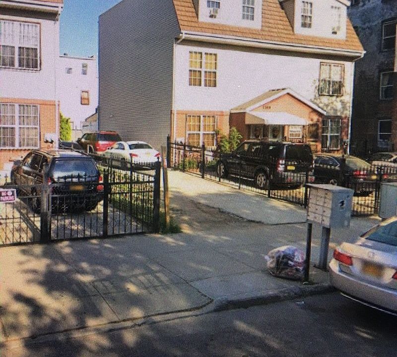 1st image of 1167 Vyse Ave
