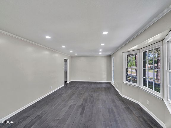 3rd image of 3098 Clairmont Ave