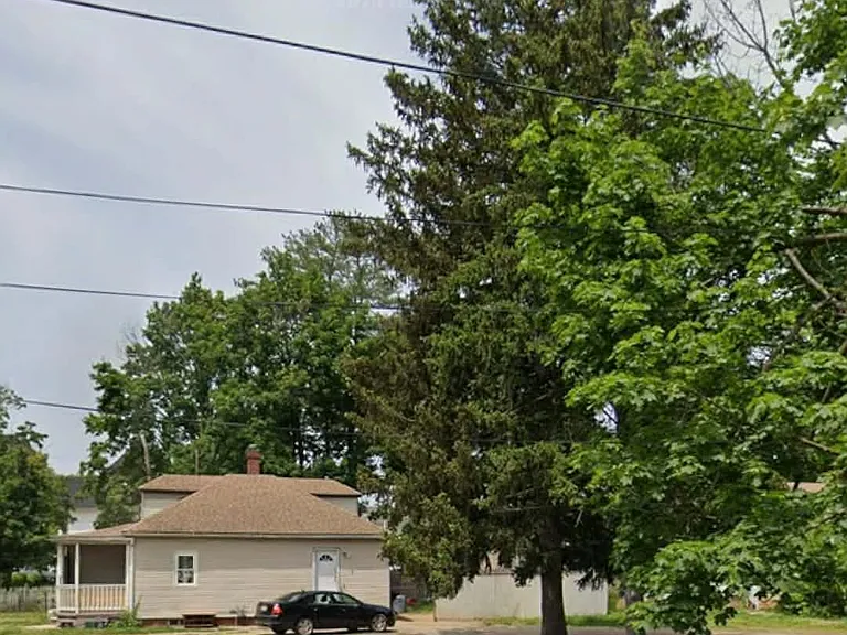 3 Willis Ave — Photo 7