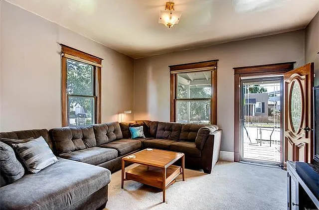3 bed, 2080 sqft, $2,395 — Photo 3