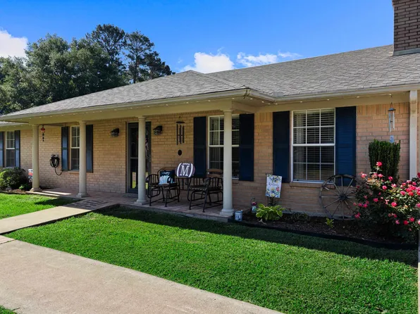 1230 San Salvador Dr, Longview, TX 75602