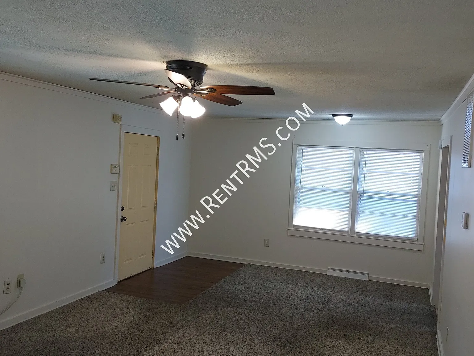 1703 Se Pennsylvania- 3 Bed/1 Bath — Photo 2