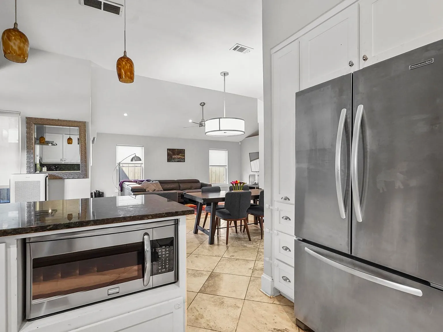 3 bed, 1744 sqft, $3,900 — Photo 3