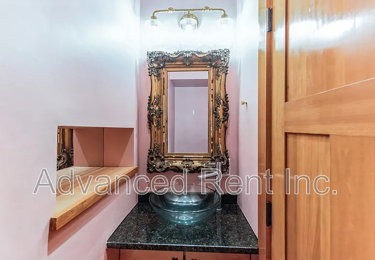 2802 E Fairmount Ave — Photo 14