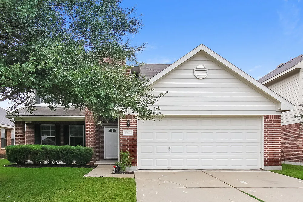3 bed, 2.5 bath, 2102 sqft, $2,925 — Photo 1