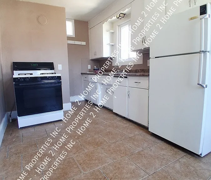 261 Curry Ave — Photo 2