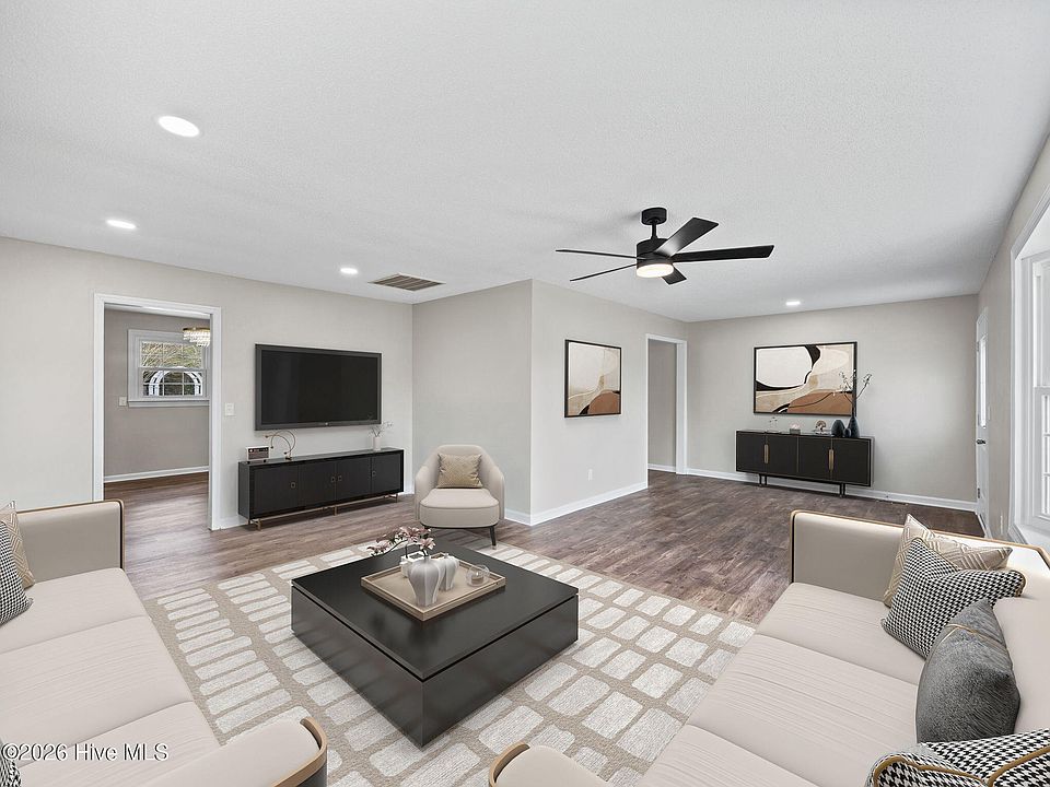 1st image of 404 Maplehurst Drive