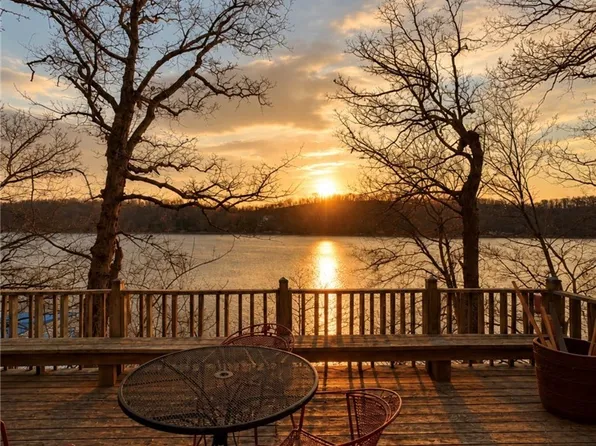 33725 Waterfront Dr, Stover, MO 65078