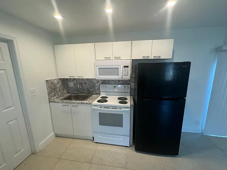 1413 N Dixie Hwy #2 — Photo 28