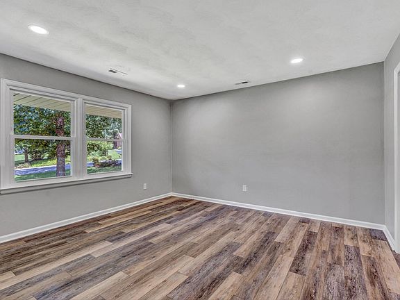 4th image of 2119 Coachman Dr